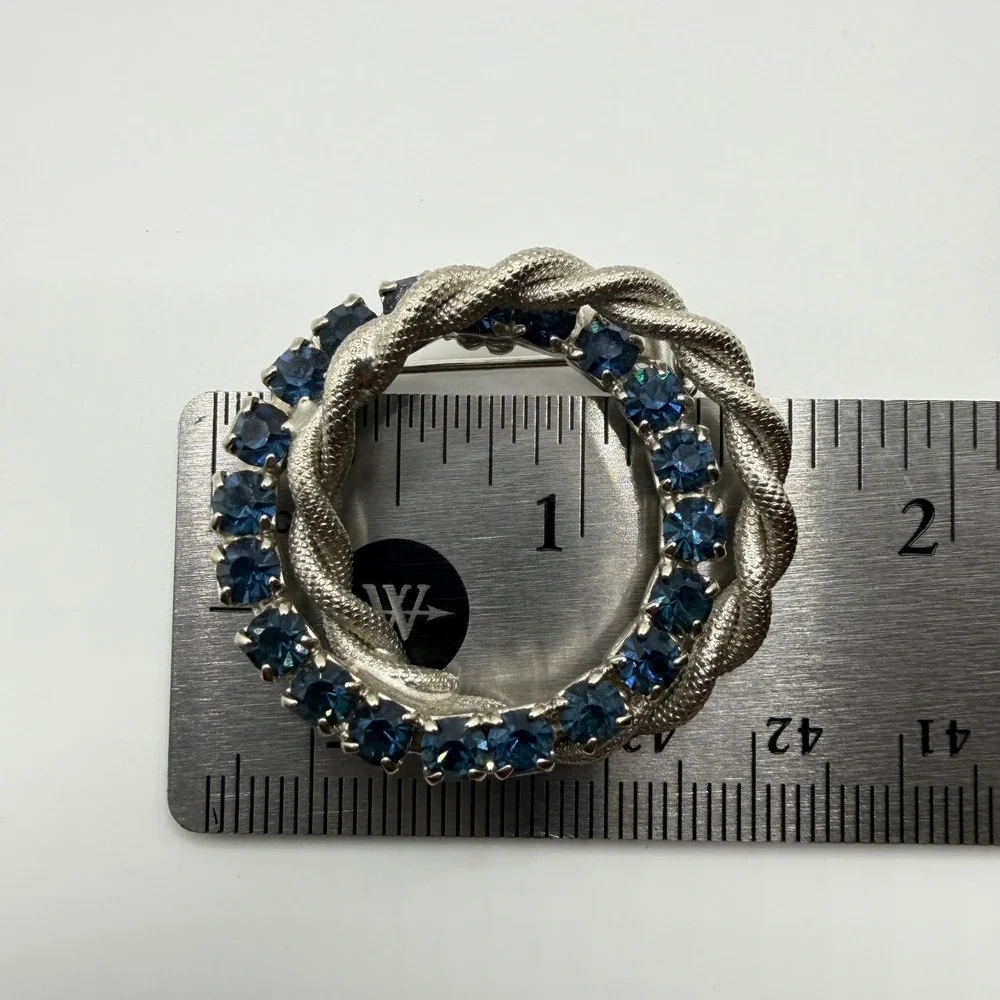 Vintage Silver Tone Blue Rhinestone Twisted Rope Wreath Pin Brooch 1.5 Inch